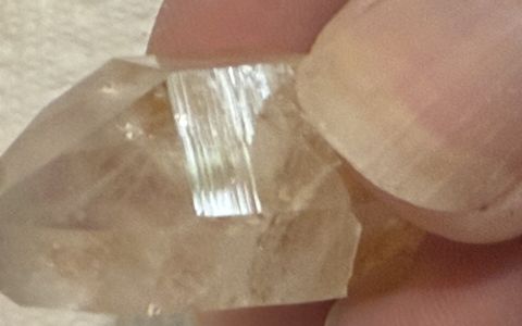 Arkansas quartz point showing striations